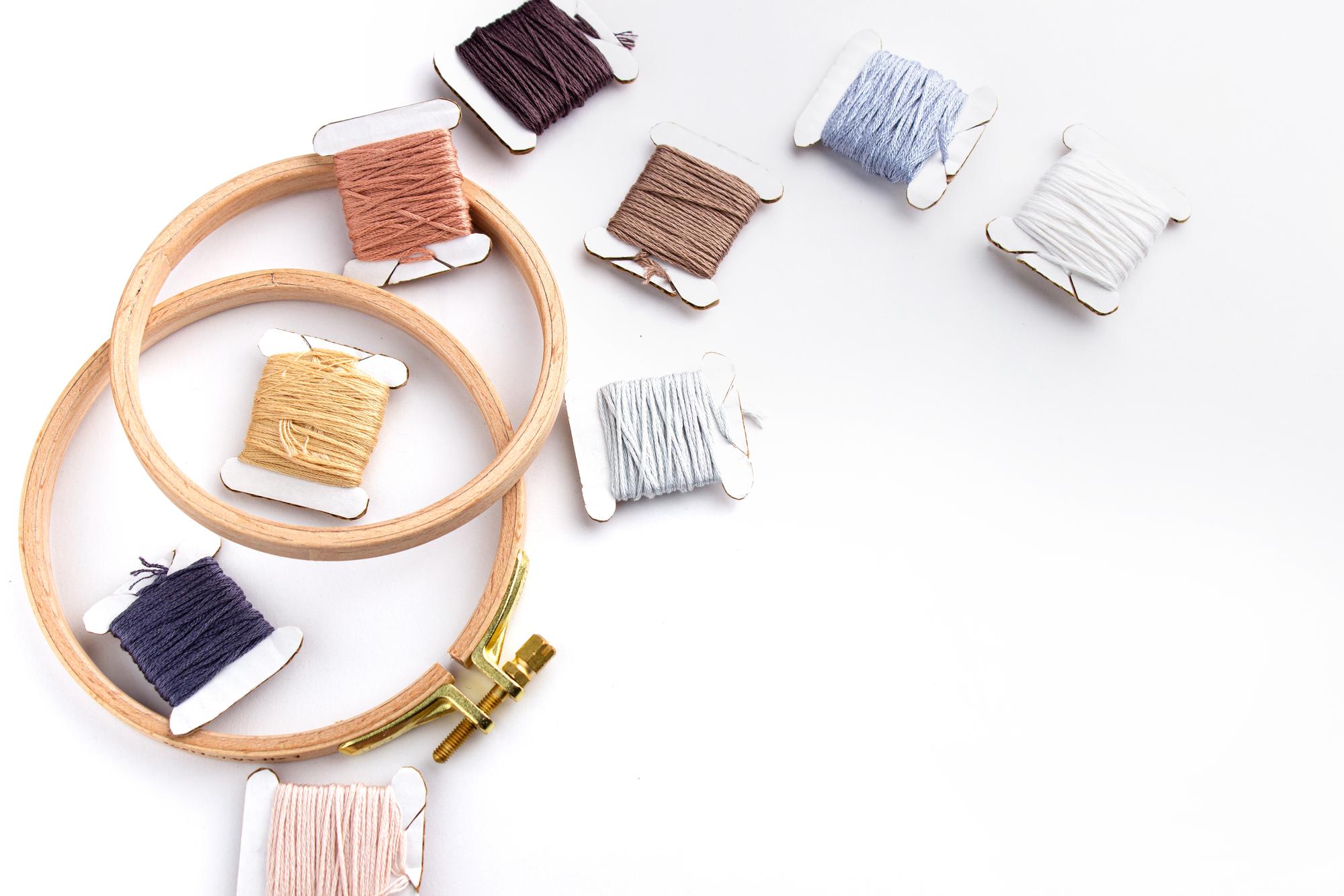kit di materiali per ricamo in colori pastello